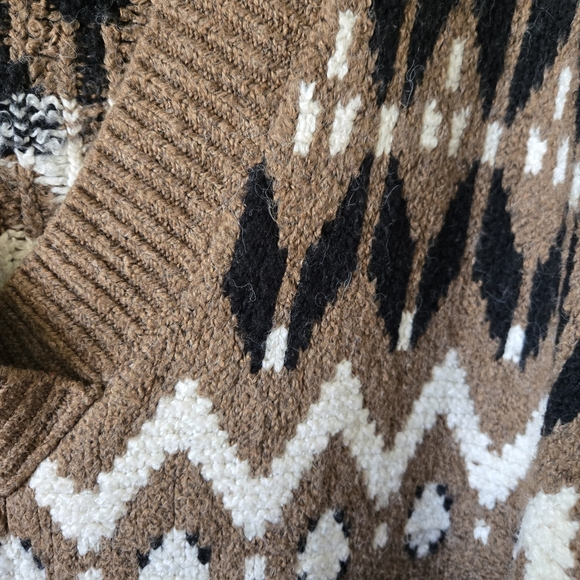 Old Navy Winter Sweater - Picture 4 of 4